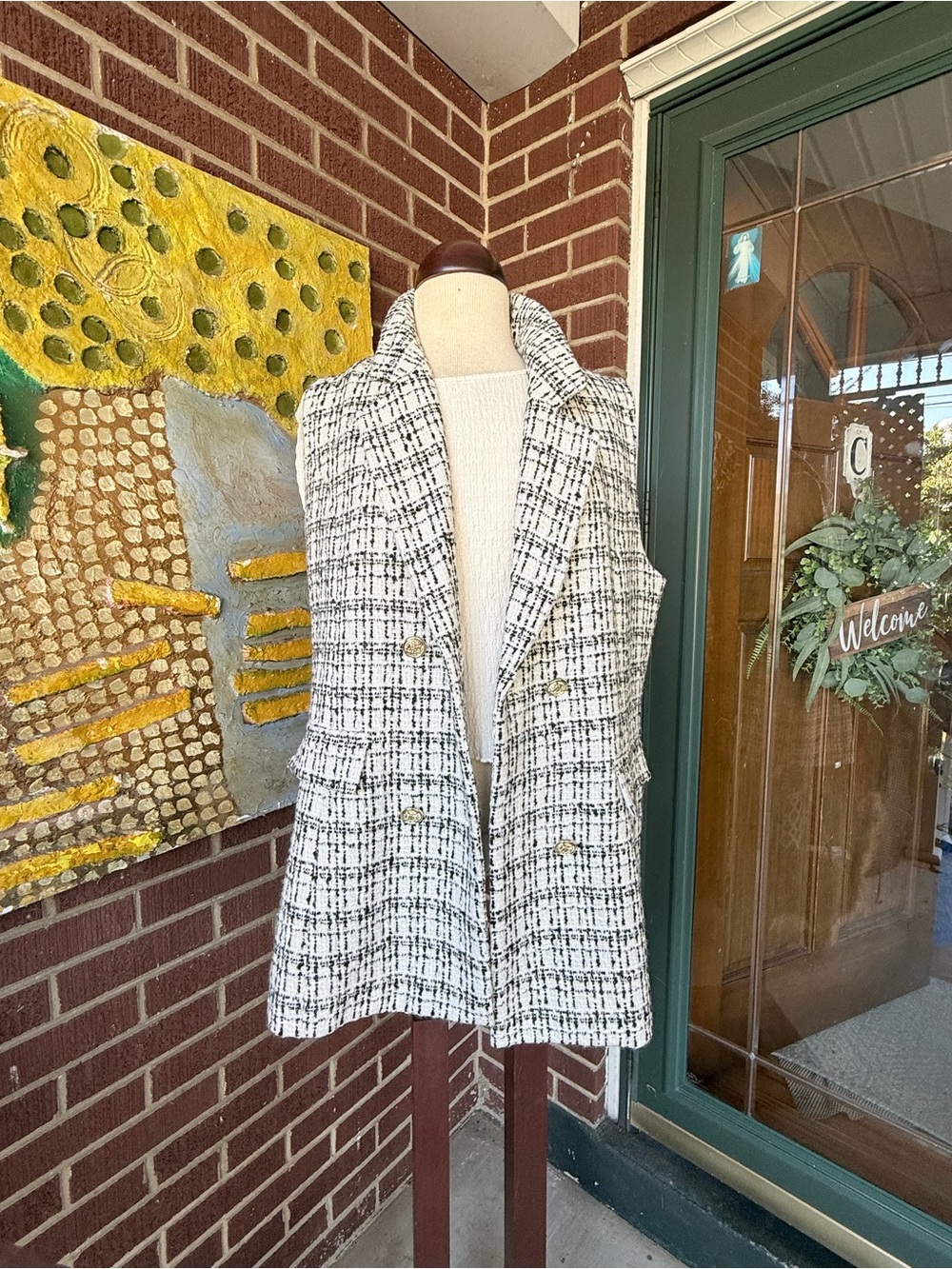 Versona Black & White Bouclé Tweed Sleeveless Vest